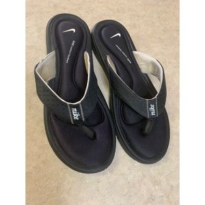 Ladies Size 10 Nike Comfort Footbed Flipflops/Sandals